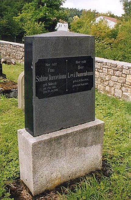 Vorderansicht des Grabsteines für Sabine Dannenbaum geb. Schwab  (1856-1922) und Levi Dannenbaum (1849-1908)